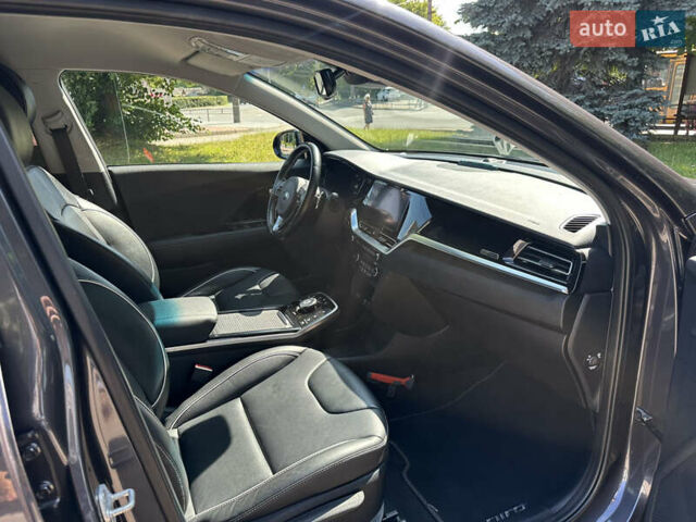 Сірий Кіа Niro, об'ємом двигуна 0 л та пробігом 143 тис. км за 17900 $, фото 29 на Automoto.ua