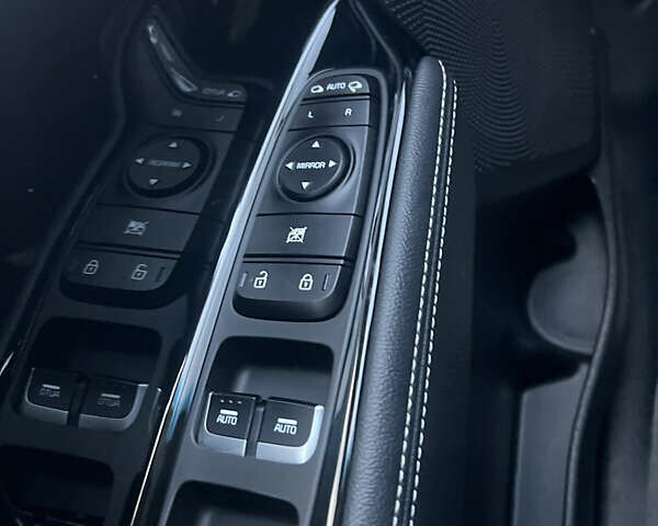 Серый Киа Niro, объемом двигателя 0 л и пробегом 96 тыс. км за 19500 $, фото 11 на Automoto.ua