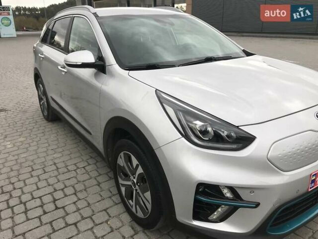Серый Киа Niro, объемом двигателя 0 л и пробегом 90 тыс. км за 19900 $, фото 10 на Automoto.ua