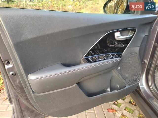 Киа Niro 2020 в Ровно на Automoto.ua Серый Киа Niro, объемом двигателя 0 л и пробегом 125 тыс. км за 19850 $, фото 54 на Automoto.ua