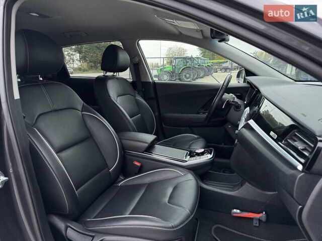Серый Киа Niro, объемом двигателя 0 л и пробегом 150 тыс. км за 18500 $, фото 55 на Automoto.ua