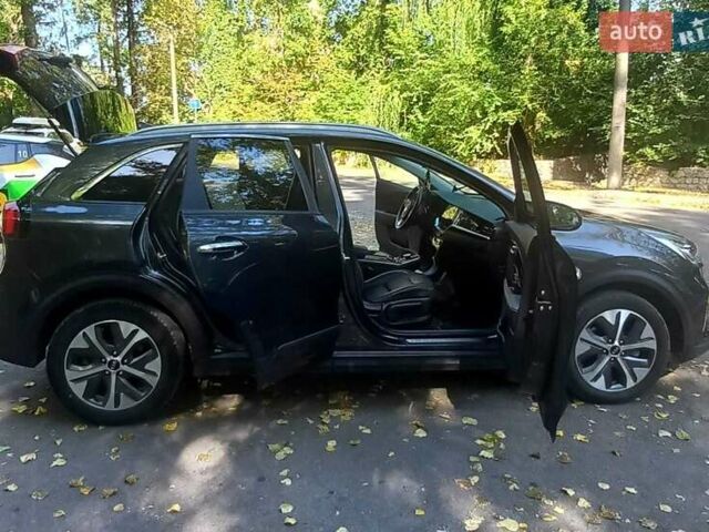 Серый Киа Niro, объемом двигателя 0 л и пробегом 75 тыс. км за 23200 $, фото 9 на Automoto.ua