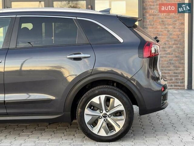 Сірий Кіа Niro, об'ємом двигуна 0 л та пробігом 135 тис. км за 17500 $, фото 29 на Automoto.ua