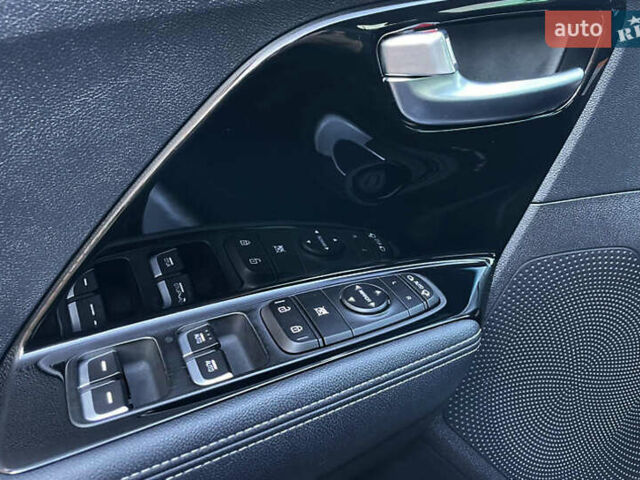 Серый Киа Niro, объемом двигателя 1.58 л и пробегом 67 тыс. км за 22600 $, фото 24 на Automoto.ua