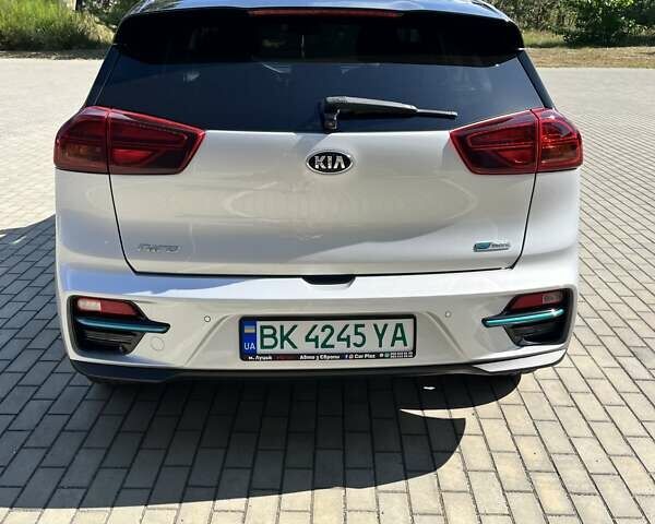 Сірий Кіа Niro, об'ємом двигуна 0 л та пробігом 112 тис. км за 18900 $, фото 4 на Automoto.ua