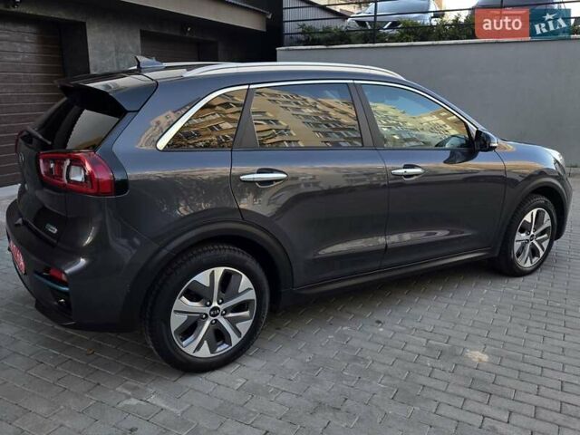 Серый Киа Niro, объемом двигателя 0 л и пробегом 144 тыс. км за 17250 $, фото 5 на Automoto.ua