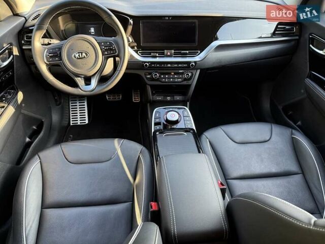 Серый Киа Niro, объемом двигателя 0 л и пробегом 57 тыс. км за 23299 $, фото 23 на Automoto.ua