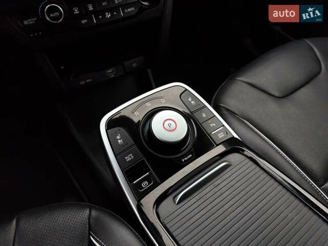 Сірий Кіа Niro, об'ємом двигуна 0 л та пробігом 71 тис. км за 21999 $, фото 52 на Automoto.ua