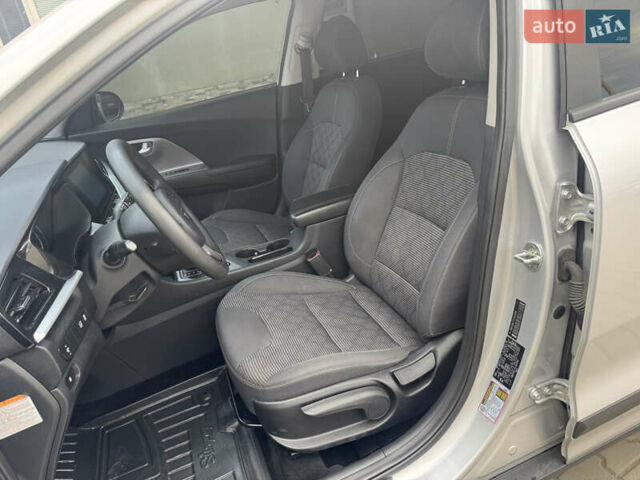 Киа Niro 2020 в Луцке на Automoto.ua Серый Киа Niro, объемом двигателя 1.58 л и пробегом 241 тыс. км за 14600 $, фото 14 на Automoto.ua