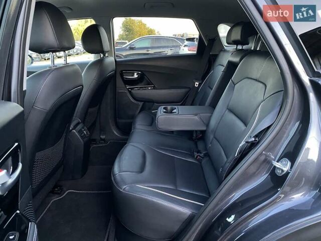 Сірий Кіа Niro, об'ємом двигуна 0 л та пробігом 107 тис. км за 21950 $, фото 65 на Automoto.ua