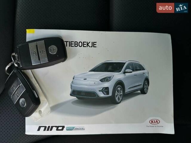 Сірий Кіа Niro, об'ємом двигуна 0 л та пробігом 97 тис. км за 22600 $, фото 53 на Automoto.ua