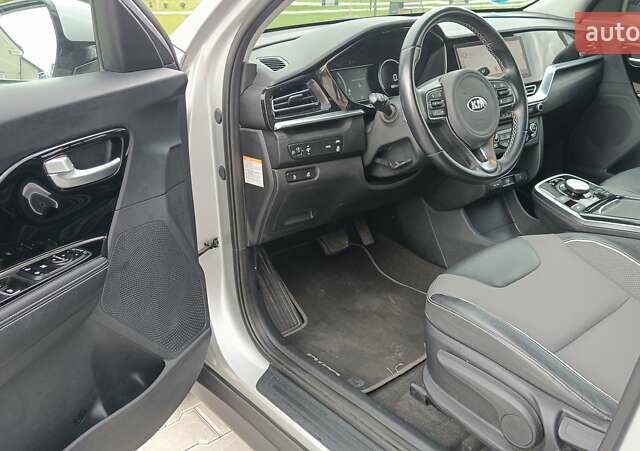Серый Киа Niro, объемом двигателя 0 л и пробегом 82 тыс. км за 19500 $, фото 16 на Automoto.ua