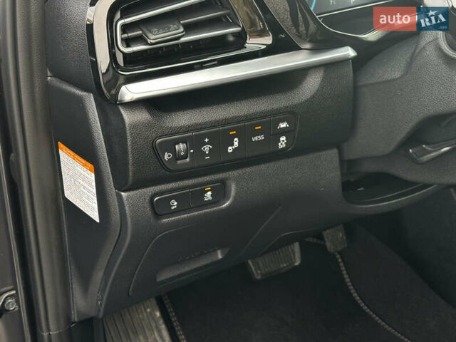 Серый Киа Niro, объемом двигателя 0 л и пробегом 112 тыс. км за 20800 $, фото 15 на Automoto.ua