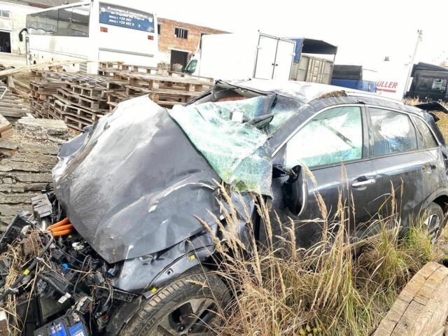 Серый Киа Niro, объемом двигателя 0 л и пробегом 90 тыс. км за 6000 $, фото 2 на Automoto.ua