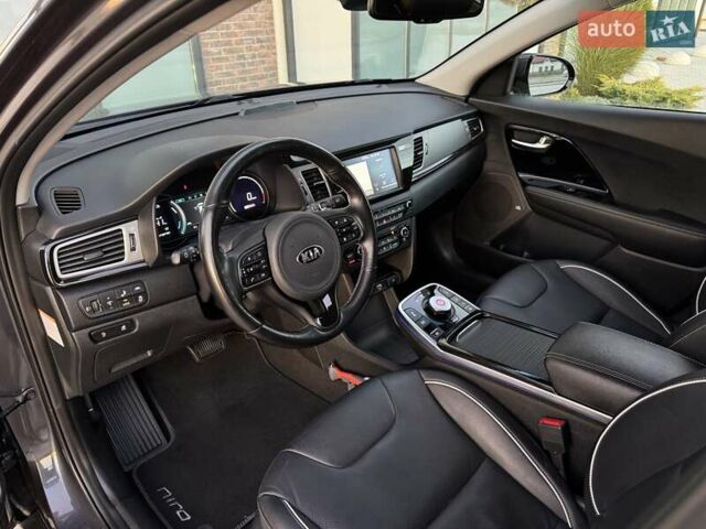 Сірий Кіа Niro, об'ємом двигуна 0 л та пробігом 135 тис. км за 17500 $, фото 36 на Automoto.ua