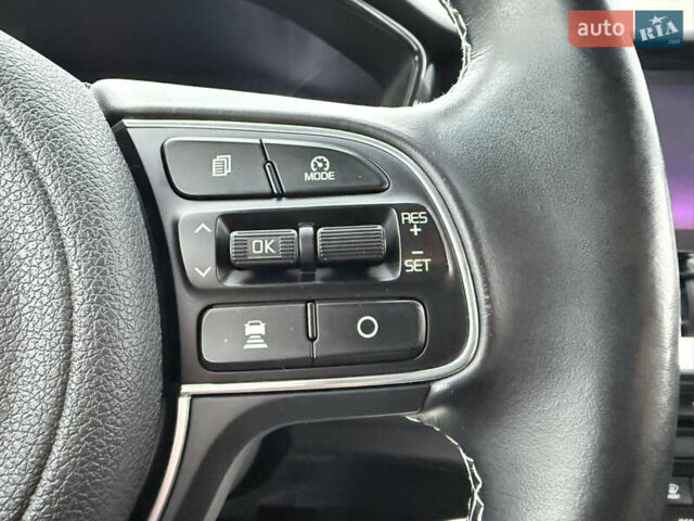 Серый Киа Niro, объемом двигателя 0 л и пробегом 126 тыс. км за 21500 $, фото 19 на Automoto.ua