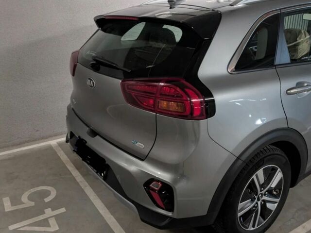 Серый Киа Niro, объемом двигателя 1.6 л и пробегом 29 тыс. км за 11000 $, фото 2 на Automoto.ua