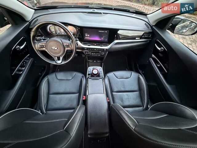Сірий Кіа Niro, об'ємом двигуна 0 л та пробігом 118 тис. км за 20499 $, фото 79 на Automoto.ua