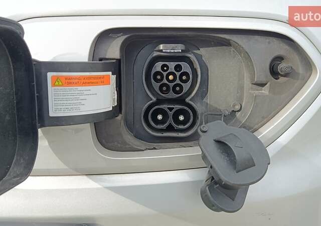 Серый Киа Niro, объемом двигателя 0 л и пробегом 82 тыс. км за 19500 $, фото 29 на Automoto.ua