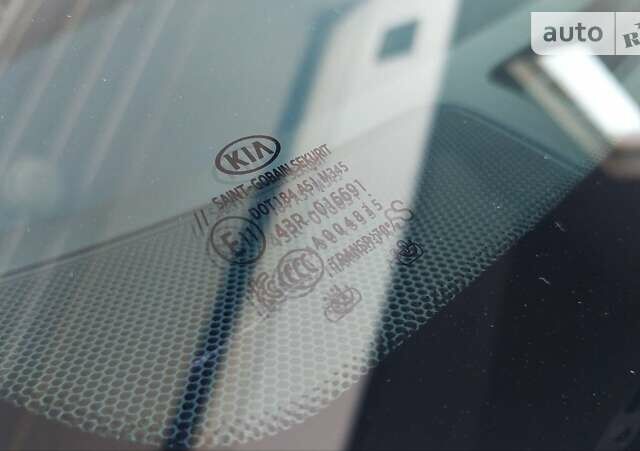 Серый Киа Niro, объемом двигателя 1.6 л и пробегом 4 тыс. км за 20799 $, фото 9 на Automoto.ua