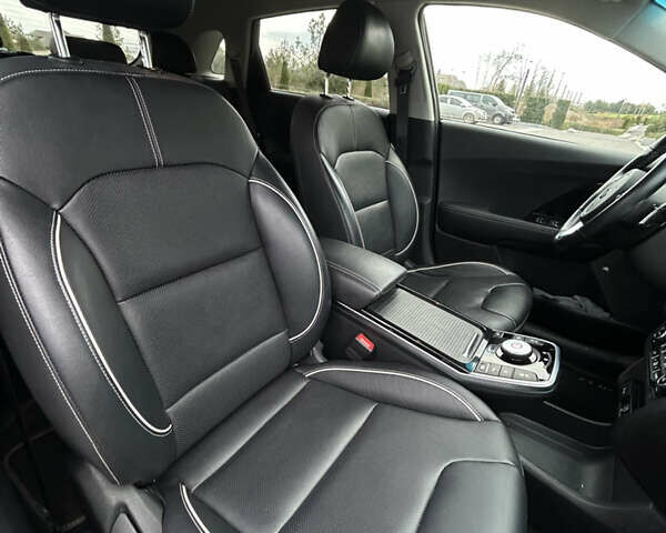 Сірий Кіа Niro, об'ємом двигуна 0 л та пробігом 113 тис. км за 19580 $, фото 33 на Automoto.ua