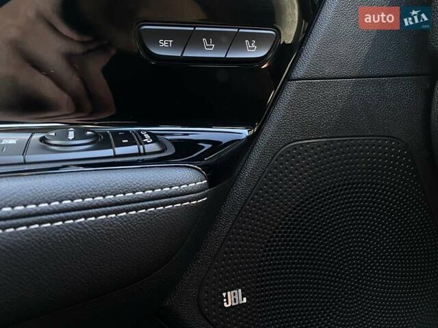 Серый Киа Niro, объемом двигателя 0 л и пробегом 58 тыс. км за 23200 $, фото 3 на Automoto.ua