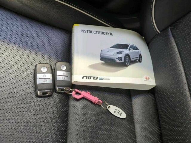 Серый Киа Niro, объемом двигателя 0 л и пробегом 79 тыс. км за 16200 $, фото 21 на Automoto.ua