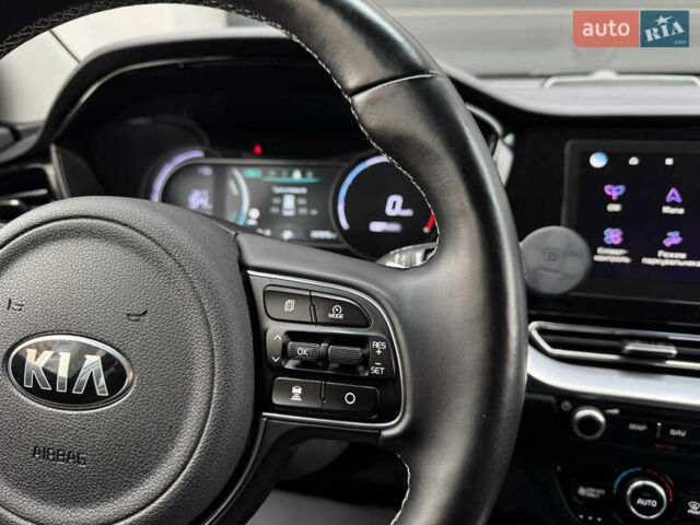 Серый Киа Niro, объемом двигателя 0 л и пробегом 156 тыс. км за 18500 $, фото 71 на Automoto.ua