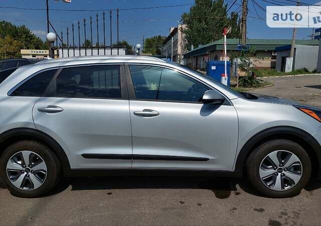 Серый Киа Niro, объемом двигателя 1.6 л и пробегом 4 тыс. км за 20799 $, фото 6 на Automoto.ua