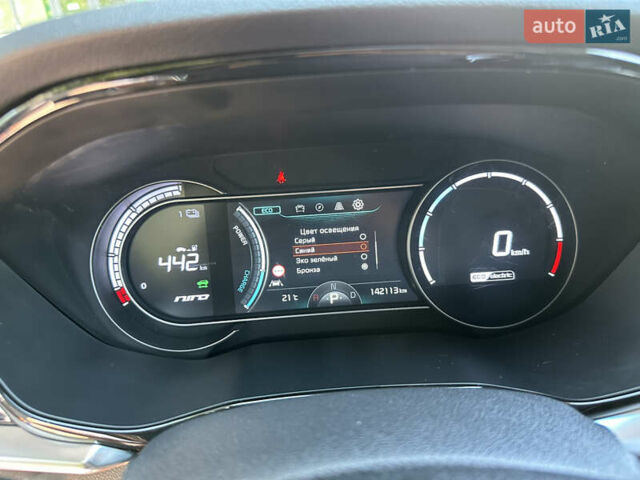 Сірий Кіа Niro, об'ємом двигуна 0 л та пробігом 143 тис. км за 17900 $, фото 48 на Automoto.ua