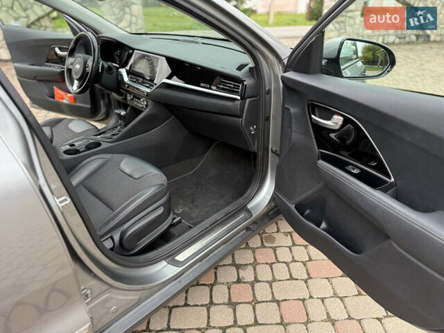 Киа Niro 2020 в Калуше на Automoto.ua Серый Киа Niro, объемом двигателя 1.58 л и пробегом 102 тыс. км за 19600 $, фото 33 на Automoto.ua