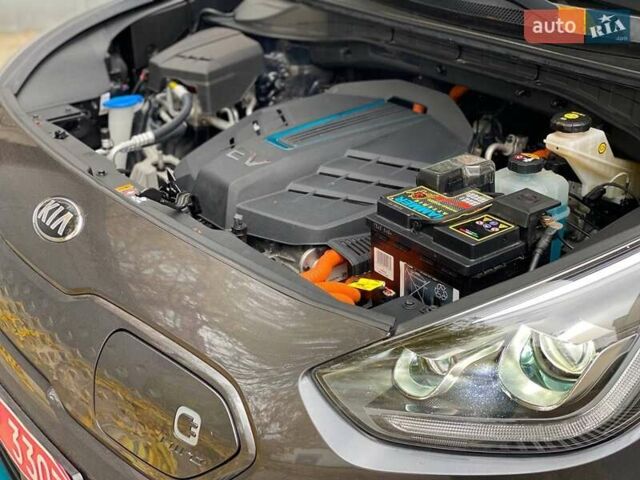 Киа Niro 2020 в Тернополе на Automoto.ua Серый Киа Niro, объемом двигателя 0 л и пробегом 149 тыс. км за 18800 $, фото 33 на Automoto.ua