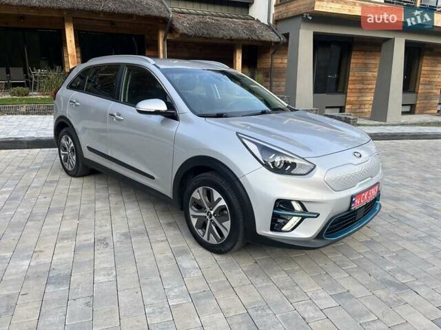 Серый Киа Niro, объемом двигателя 0 л и пробегом 72 тыс. км за 19750 $, фото 5 на Automoto.ua