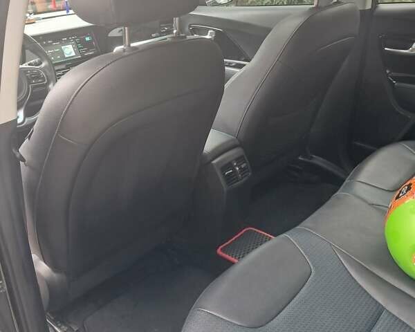 Серый Киа Niro, объемом двигателя 0 л и пробегом 89 тыс. км за 20500 $, фото 12 на Automoto.ua