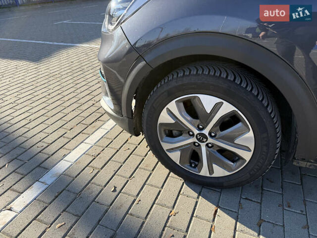 Сірий Кіа Niro, об'ємом двигуна 0 л та пробігом 87 тис. км за 18500 $, фото 24 на Automoto.ua