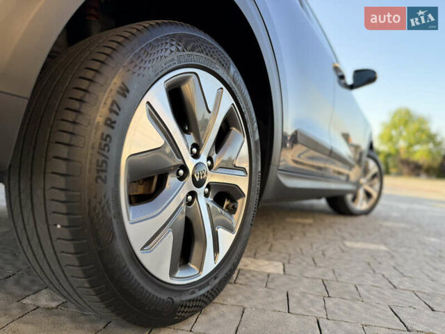 Серый Киа Niro, объемом двигателя 0 л и пробегом 145 тыс. км за 18800 $, фото 43 на Automoto.ua