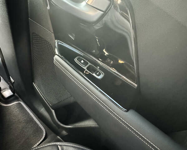 Серый Киа Niro, объемом двигателя 0 л и пробегом 93 тыс. км за 22500 $, фото 22 на Automoto.ua