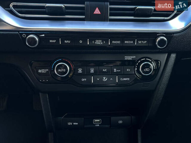 Сірий Кіа Niro, об'ємом двигуна 0 л та пробігом 114 тис. км за 19400 $, фото 26 на Automoto.ua