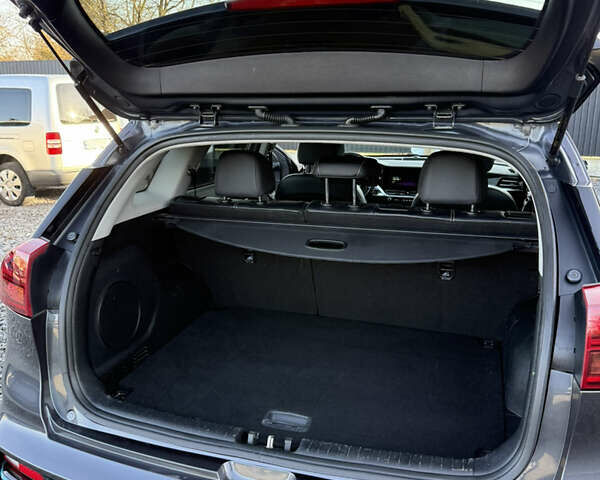 Сірий Кіа Niro, об'ємом двигуна 0 л та пробігом 102 тис. км за 18900 $, фото 25 на Automoto.ua