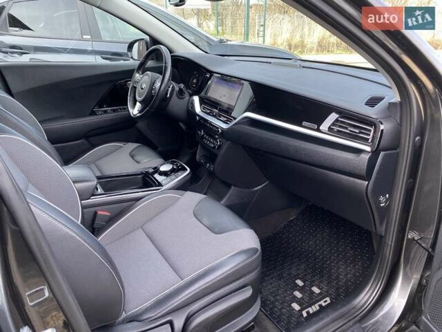 Киа Niro 2020 в Львове на Automoto.ua Серый Киа Niro, объемом двигателя 0 л и пробегом 101 тыс. км за 20300 $, фото 73 на Automoto.ua