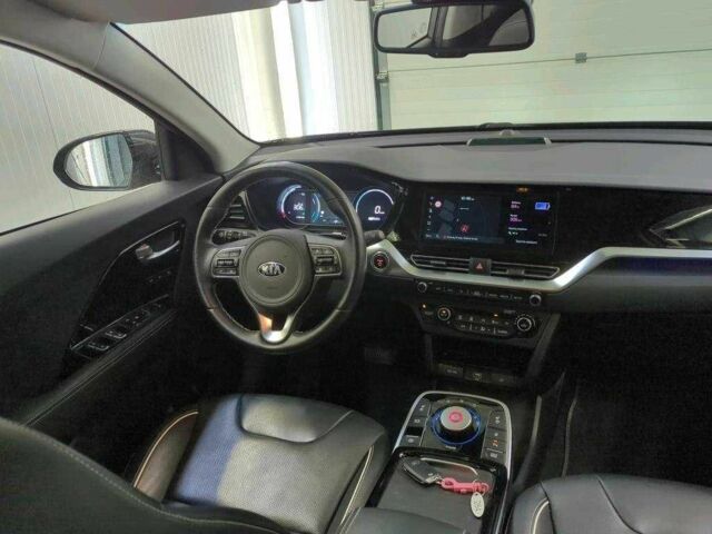 Серый Киа Niro, объемом двигателя 0 л и пробегом 79 тыс. км за 16200 $, фото 4 на Automoto.ua