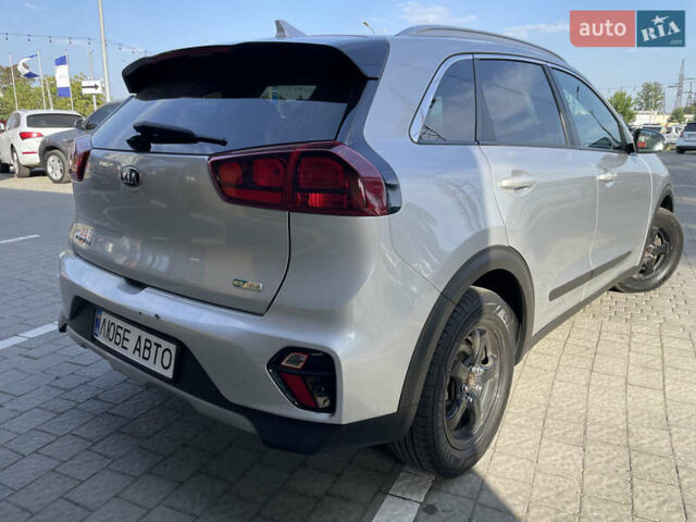 Серый Киа Niro, объемом двигателя 1.58 л и пробегом 181 тыс. км за 16000 $, фото 2 на Automoto.ua