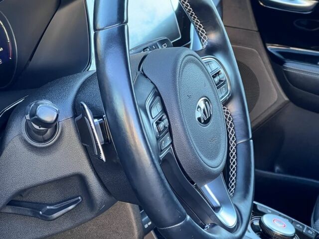 Сірий Кіа Niro, об'ємом двигуна 0 л та пробігом 89 тис. км за 437 $, фото 7 на Automoto.ua