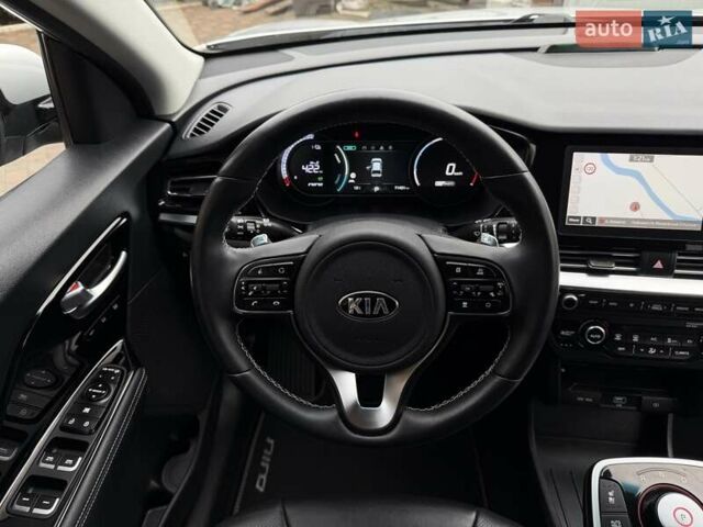 Сірий Кіа Niro, об'ємом двигуна 0 л та пробігом 71 тис. км за 21999 $, фото 43 на Automoto.ua
