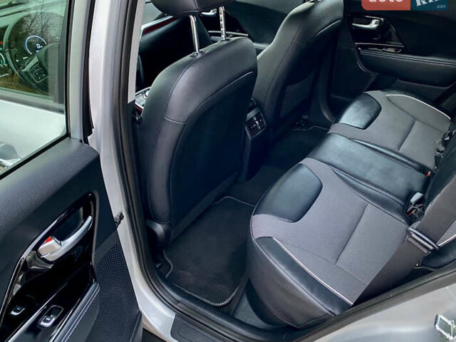 Серый Киа Niro, объемом двигателя 0 л и пробегом 95 тыс. км за 17200 $, фото 13 на Automoto.ua