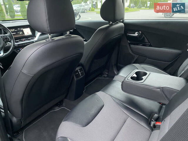 Сірий Кіа Niro, об'ємом двигуна 0 л та пробігом 63 тис. км за 20899 $, фото 43 на Automoto.ua