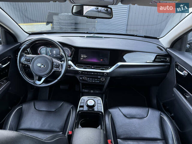 Сірий Кіа Niro, об'ємом двигуна 0 л та пробігом 102 тис. км за 18900 $, фото 21 на Automoto.ua