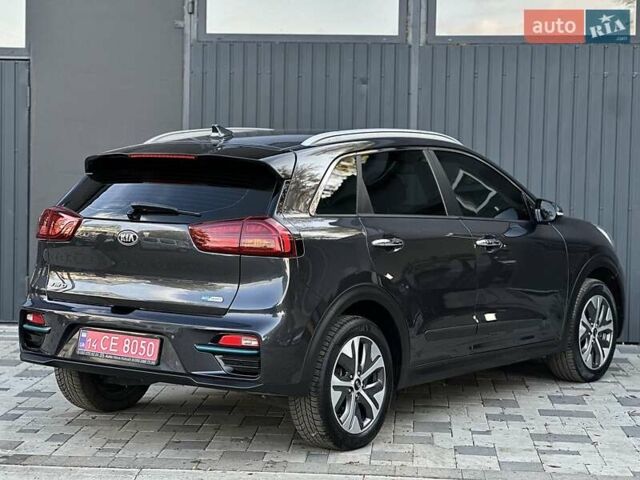 Серый Киа Niro, объемом двигателя 0 л и пробегом 88 тыс. км за 18500 $, фото 13 на Automoto.ua