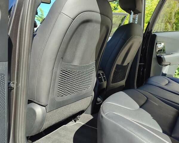 Серый Киа Niro, объемом двигателя 0 л и пробегом 49 тыс. км за 23000 $, фото 42 на Automoto.ua