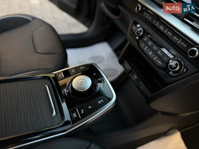 Серый Киа Niro, объемом двигателя 0 л и пробегом 145 тыс. км за 18800 $, фото 77 на Automoto.ua